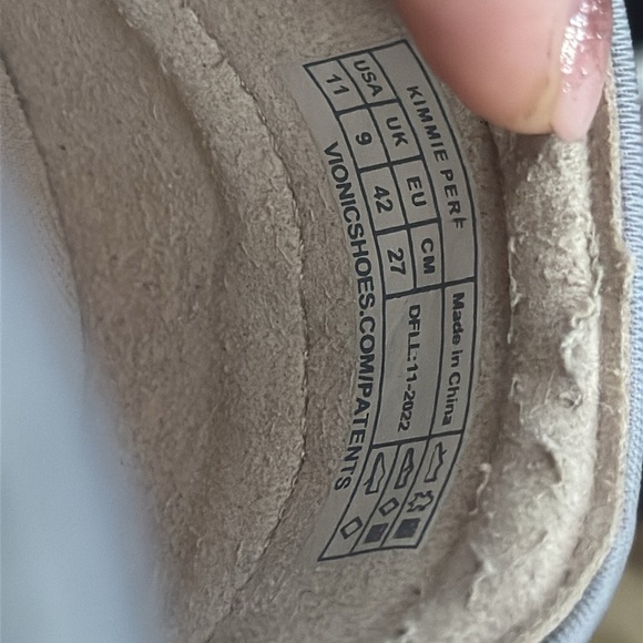 Vionic ‘Kimmie’ perforated sneaker, size 11 - Picture 8 of 8